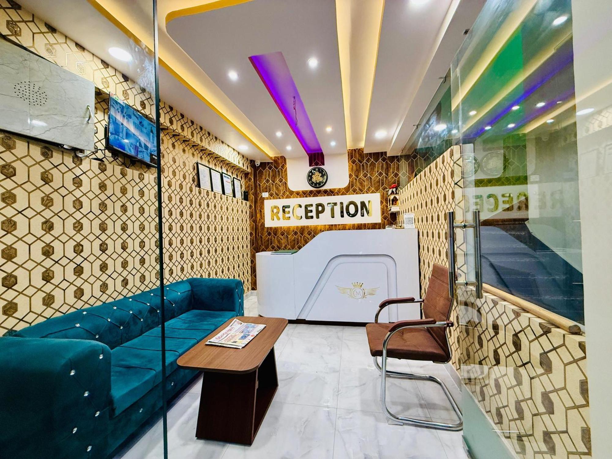 Hotel Golden Crystal Патна Екстериор снимка